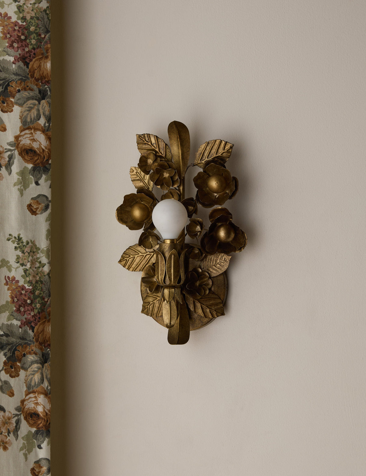 Garda Sconce - Wall Sconce Lighting for Bedrooms Modern Wall Light